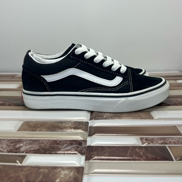 Kids Van's Old Skool Skate Shoe. Black and white size 3 unisex Boy or girl. - Picture 1 of 16
